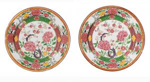 Due piatti di maiolica servizio famiglia rosa. Manifattura di Felice Clerici Milano, 1770- 1780 